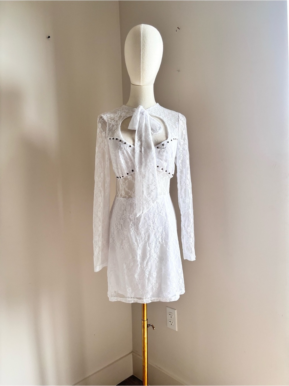 NWT Fusionista White Lace Long Sleeve Keyhole Tie Neck Mini Dress Size M